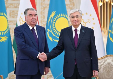 Мулоқот бо Президенти Ҷумҳурии Қазоқистон Қосим-Жомарт Токаев