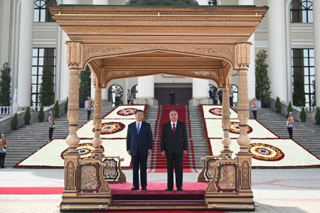 Маросими истиқболи Раиси Ҷумҳурии Мардумии Чин Си Ҷинпин дар Қасри миллат