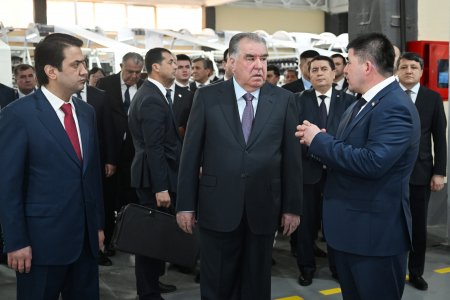 Боздид аз корхонаҳои халтаҳои полипропиленӣ, платаҳои чопӣ ва фурӯзонакҳои диодии ҶДММ “Ғаюр Гуруҳ” дар шаҳри Душанбе