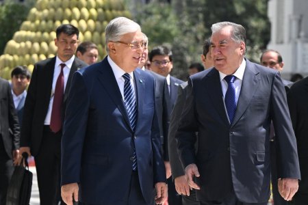 Боздид аз намоишгоҳи маҳсулоти кишоварзӣ ва таомҳои миллӣ дар Маркази хизматрасонии “Дунёи ош” дар шаҳри Душанбе