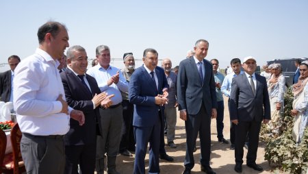 САРВАЗИРИ МАМЛАКАТ ДАР ВИЛОЯТИ ХАТЛОН БА МАЪРАКАИ ҶАМЪОВАРИИ ПАХТА ҲУСНИ ОҒОЗ БАХШИДАНД