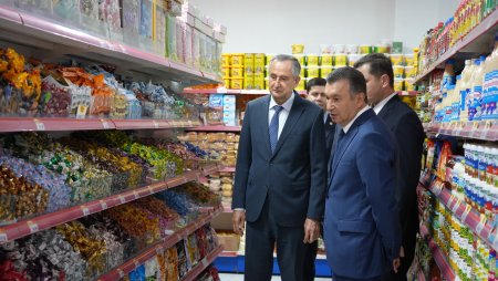 ПАНҶ: САРВАЗИРИ МАМЛАКАТ МАРКАЗИ САВДО, МЕҲМОНХОНА ВА ҲАММОМРО ИФТИТОҲ НАМУДАНД