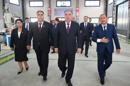 Ифтитоҳи корхонаи истеҳсоли ноқили барқӣ ва лула (шланг) дар шаҳри Гулистон