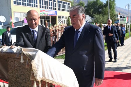 Ифтитоҳи Нишони давлатӣ ва муҷассамаи Шоҳ Исмоили Сомонӣ дар ноҳияи Сангвор