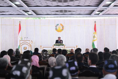 Мулоқот бо роҳбарону фаъолони ноҳияи Сангвор
