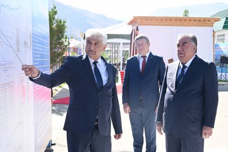 Ба истифода додани хатти оби нӯшокии иловагии шаҳраки Ваҳдати ноҳияи Лахш
