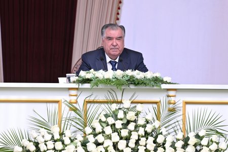 Мулоқот бо роҳбарону фаъолони ноҳияи Лахш