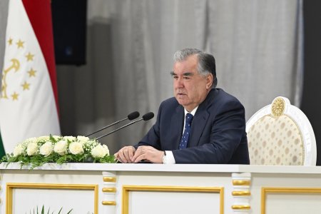 Мулоқот бо роҳбарону фаъолони ноҳияи Тоҷикобод