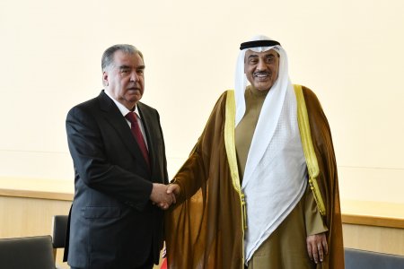 Мулоқот бо Валиаҳди Давлати Кувайт Шайх Сабоҳ ал-Холид Ал-Ҳамад ал-Муборак Ал-Сабоҳ