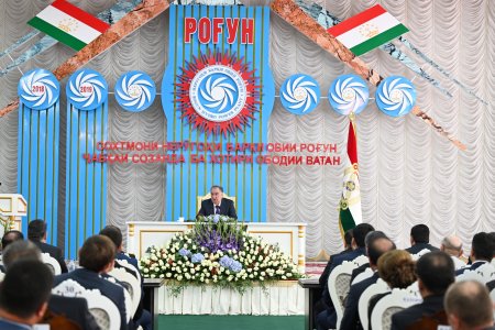 Мулоқот бо кормандони Неругоҳи обии “Роғун” ва фаъолони шаҳри Роғун