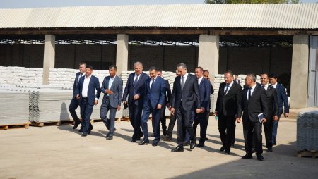 ШАҲРИТУС: ИФТИТОҲИ КОРХОНАИ ИСТЕҲСОЛИ ШИФЕР ВА ҚУБУРҲОИ АСТБЕСТӢ