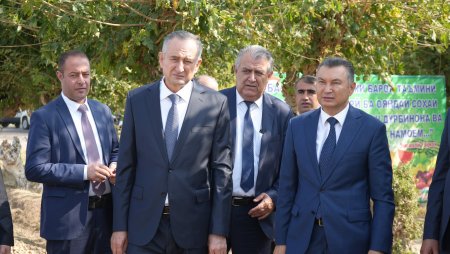 ШАҲРИТУС: БОЗДИДИ САРВАЗИРИ МАМЛАКАТ АЗ ҶАРАЁНИ ҶАМЪОВАРИИ ҲОСИЛИ ЧОРМАҒЗИ ЗАМИНӢ