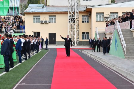 Иштирок дар тантанаҳои ҷашни 33-юмин солгарди Истиқлоли давлатӣ дар шаҳри Хоруғ