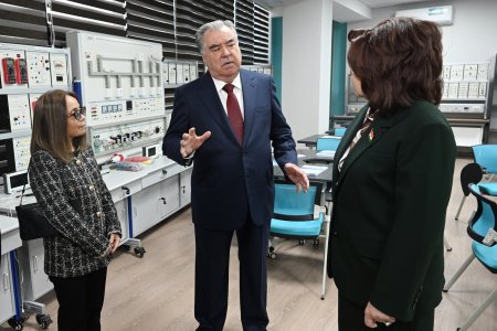 Ифтитоҳи “Маркази касбомӯзӣ ва хизматрасонӣ” дар шаҳри Бохтар