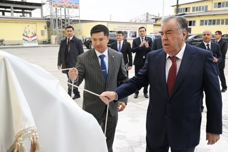 Ба истифода додани корхонаи истеҳсоли гугирд дар шаҳри Бохтар