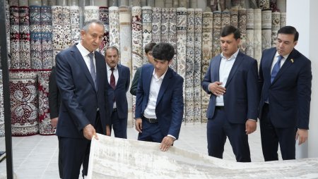 БОХТАР: ИФТИТОҲИ МАРКАЗИ САВДОИ "НАВРӮЗ" ВА ФУРӮШГОҲИ "ҚОЛИНҲОИ ДУШАНБЕ"
