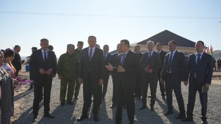 ФАРХОР. ТАҚДИМИ КАЛИДИ З6 ХОНАИ НАВИ ИСТИҚОМАТӢ БАРОИ ЗАРАРДИДАГОНИ ОФАТИ ТАБИӢ