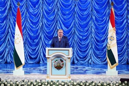 Иштирок дар ҷамъомади тантанавӣ ба муносибати Рӯзи Модар
