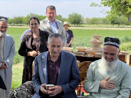 СУҲБАТИ САМИМИИ РАИСИ ВИЛОЯТИ ХАТЛОН ДАВЛАТАЛӢ САИД БО ПИРОНИ РӮЗГОРДИДА ДАР НОҲИЯИ ҶАЙҲУН