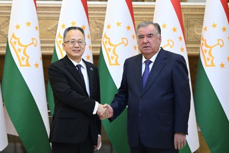 Мулоқот бо ноиби Президенти Бонки Осиёии Рушд Ингминг Янг