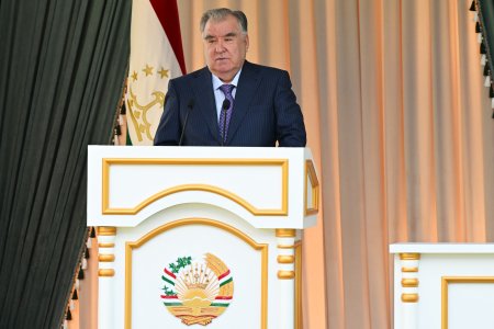 Мулоқот бо роҳбарон ва фаъолони ноҳияи Ванҷ