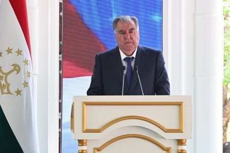 Мулоқот бо роҳбарон ва фаъолони ноҳияи Дарвоз