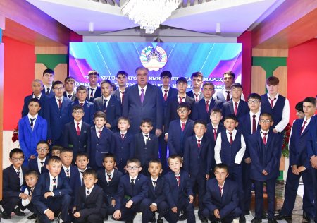 Мулоқот бо ятимон ва нафарони дорои имконияти маҳдуд дар ноҳияи Роштқалъа