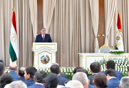 Мулоқот бо роҳбарон ва фаъолони ноҳияи Роштқалъа